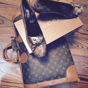 Gucci  Logo Pumps/39