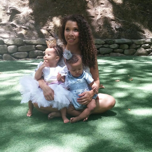 Twin mommy - Picture 2 of 8