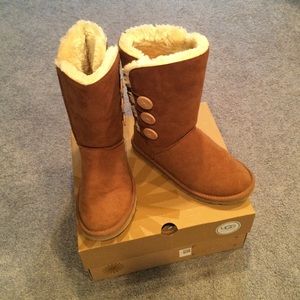 💥1 HOUR SALE💥 Brand new Chestnut Uggs size 8