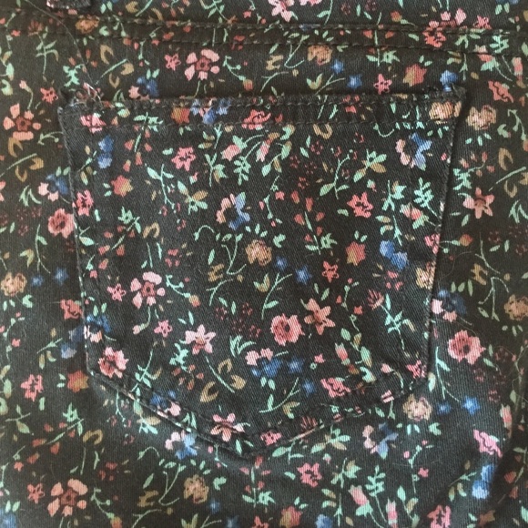 ||• f l o r a l •• s k i n n y •• j e a n s •|| - Picture 2 of 4