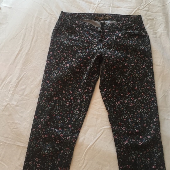||• f l o r a l •• s k i n n y •• j e a n s •|| - Picture 3 of 4