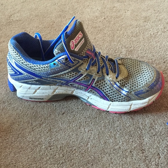 Asic tennis shoe