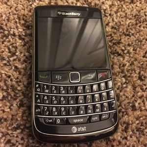 Blackberry Bold 8900 & 4 soft, bumper cases