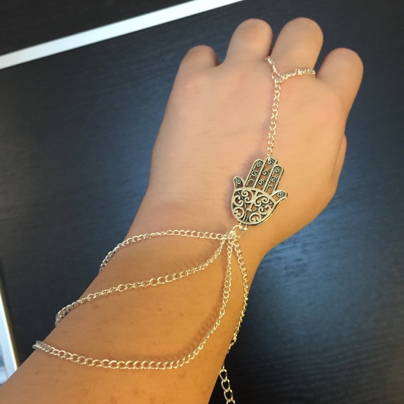 Hamsa finger bracelet