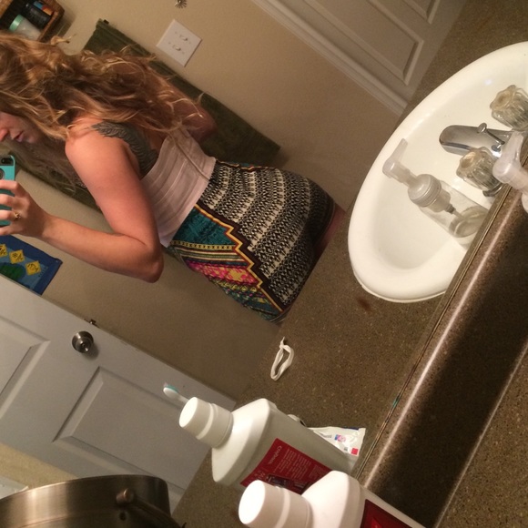 Aztec pattern high waisted shorts. - Picture 3 of 4