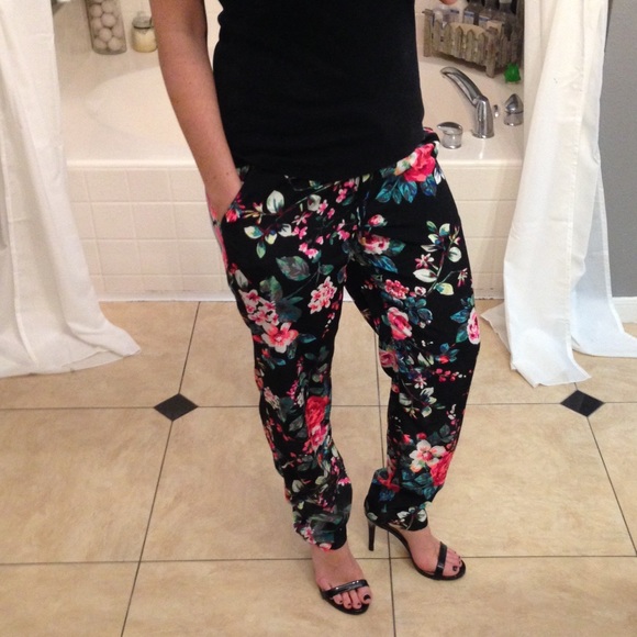 Express drawstring pants - Picture 3 of 3