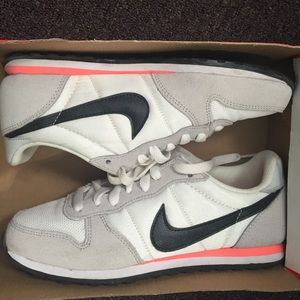 Women's Nike Genicco