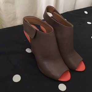Brown ankle botties, open toe