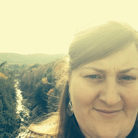Meet your Posher, Laura