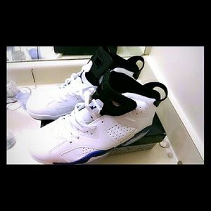 Air Jordan Retro 6 ( White and Blue)
