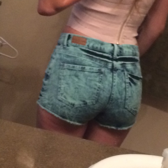 High waisted torquise acid wash jean shorts - Picture 4 of 4