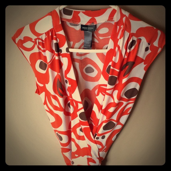 BISOU BISOU Size 6 gorgeous wrap dress!