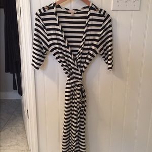 🎉 $25 CLOSET CLEARANCE🎉 Wrap Dress