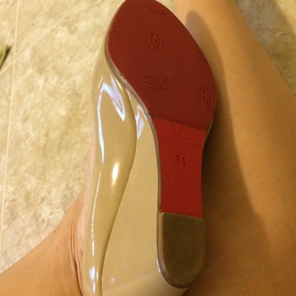 Christian Louboutin Women ⭐️Additional Pictures!!⭐️ Louboutin beige wedges