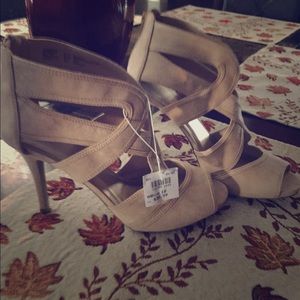 4 inches taupe colored suede material heels💖