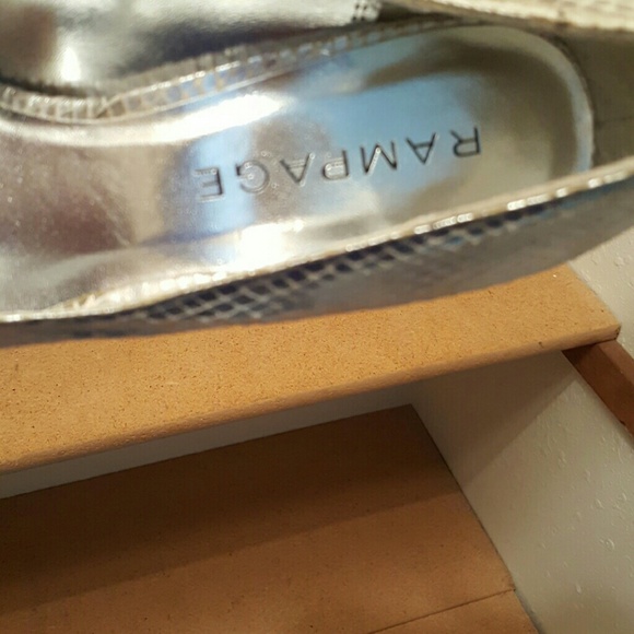Silver heels - Picture 2 of 3