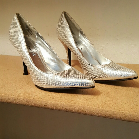 Silver heels - Picture 3 of 3