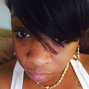 Meet your Posher, Monique