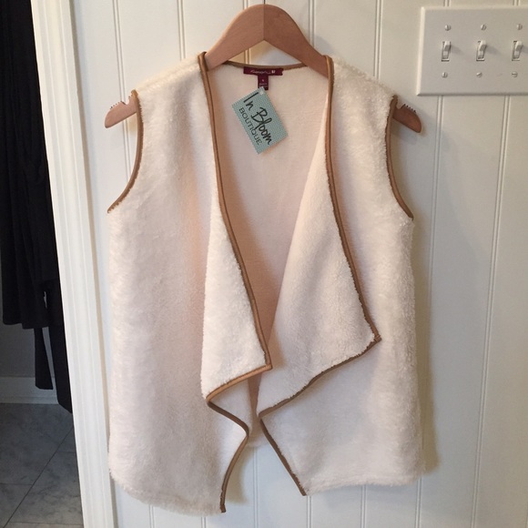 🎉 $25 CLOSET CLEARANCE🎉 Faux fur vest