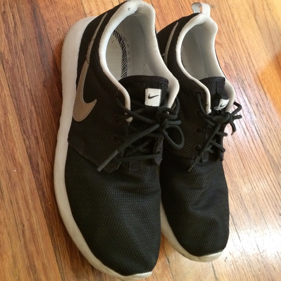 Black and white roshes 😈