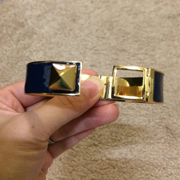 🌟SOLD🌟Kate Spade navy & gold bangle - Picture 2 of 3