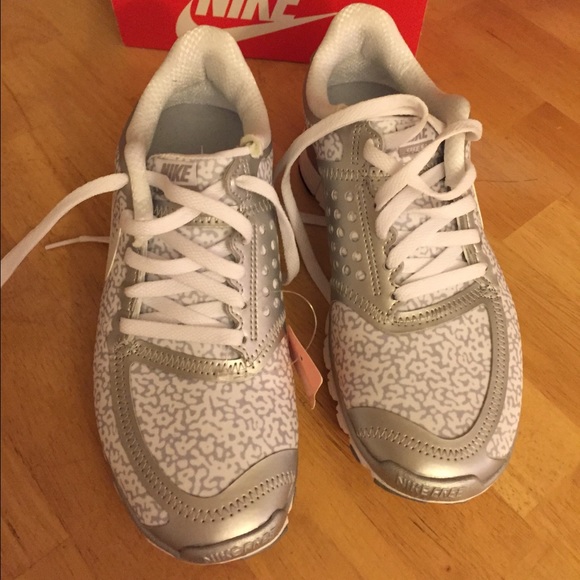 ❌SOLD❌Nike Free Sneakers - Picture 3 of 4