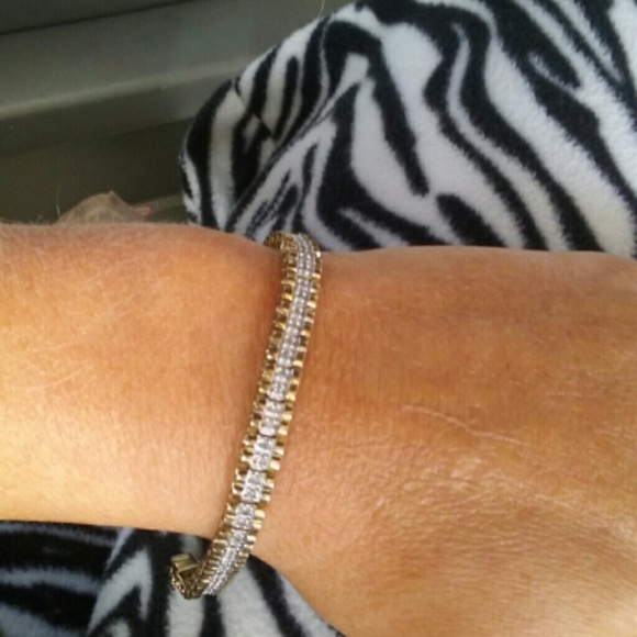 Tennis bracelet