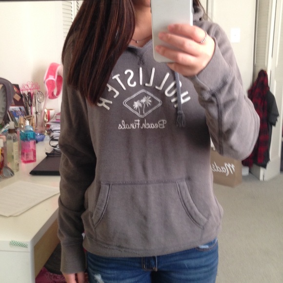 hollister sweatshirt