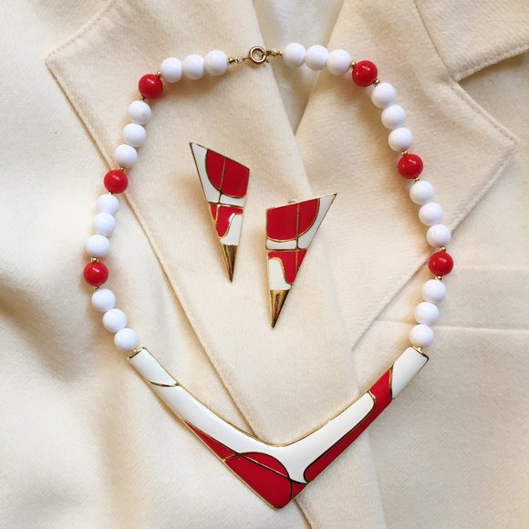 Vintage Jewelry - Retro Red and White Earring and necklace set