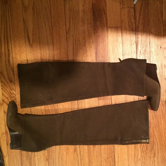 Meet your Posher, Tomeko - Picture 3 of 4