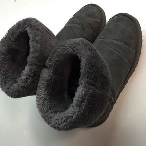 GENUINE UGG BOOTS FOR WOMEN size 9