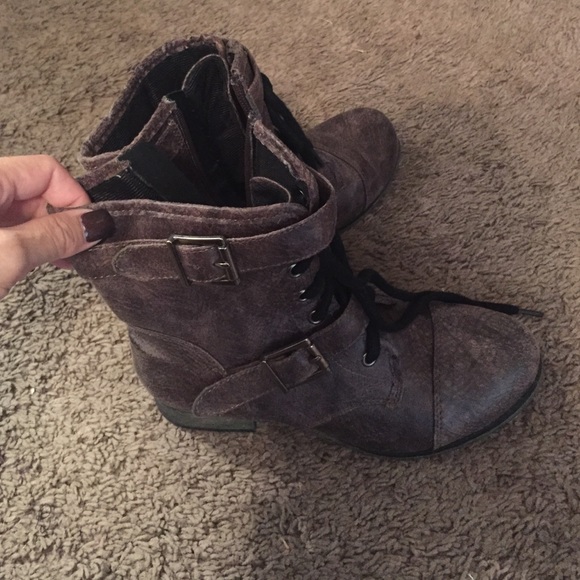 Size 7 ankle boots - Picture 3 of 3