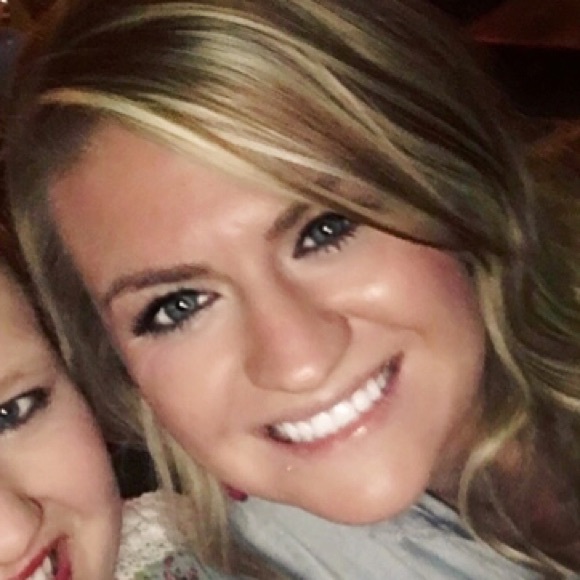 Meet your Posher, Allie - Picture 3 of 4