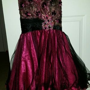 Strappless homecoming dress