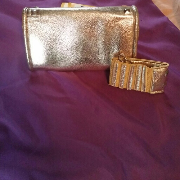 Wristlet - Picture 2 of 3