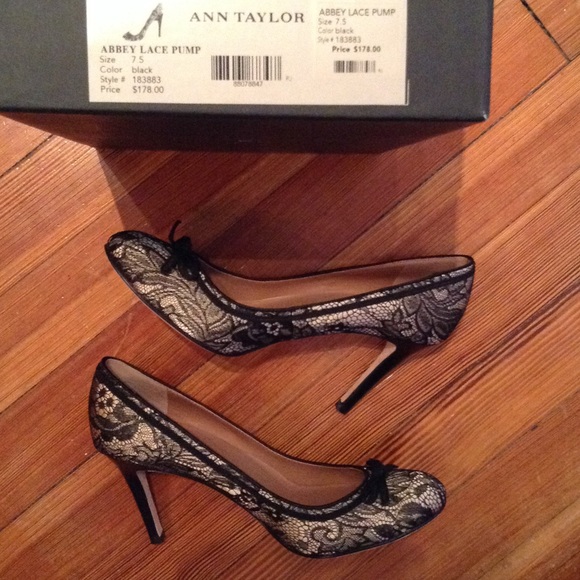 Ann Taylor Abbey Lace Pump 7.5