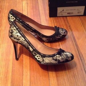 Ann Taylor Abbey Lace Pump 7.5