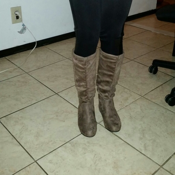 Shoes - Cute taupe soft boots