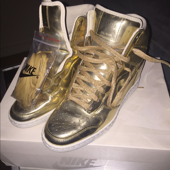 Nike - Gold Liquid Dunk Sky Hi (Limited Edition)