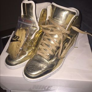 Nike - Gold Liquid Dunk Sky Hi (Limited Edition)