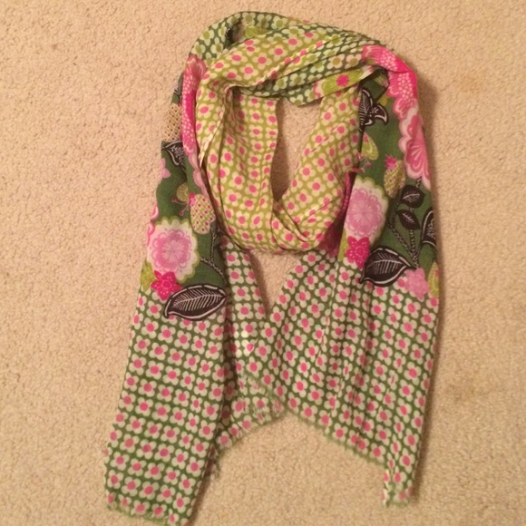 Vera Bradley scarf, perfect condition