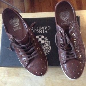 VINCE CAMUTO DARK CHOCOLATE TRUFFLE SNEAKERS 8.5