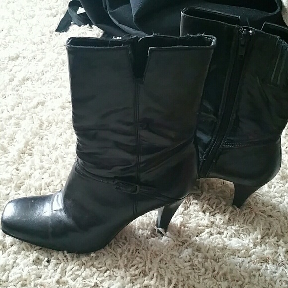 Black heeled boots - Picture 1 of 4