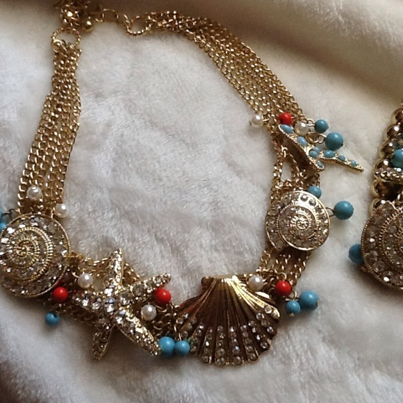 Jewelry - NWOT Statement Necklace with Matching Bracelet