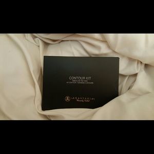 Anastasia Beverly Hills  Contour kit medium to tan