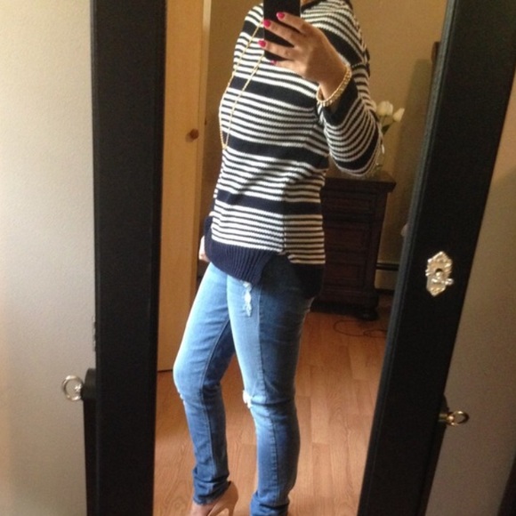.•. s t r i p e d || s w e a t e r .•. - Picture 2 of 3