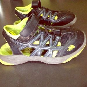Little boys The Northface sandals