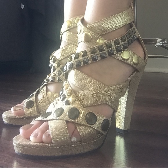 Gold Platform Heels👠