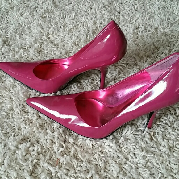 Pink, pointed heels - Picture 1 of 3