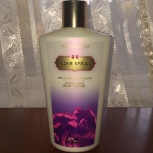 Victoria Secret Lotion: Love Spell